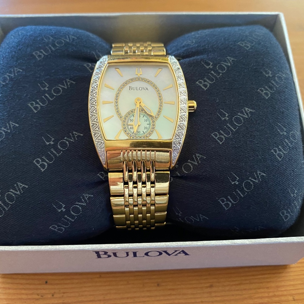 Bulova Unisex Gold Toned Watch C976824 Used